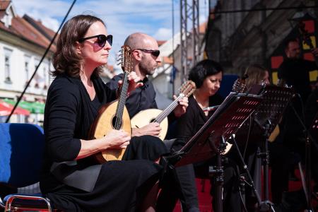 S soncem obsijan drugi festivalski dan 50. Dnevov narodnih noš in oblačilne dediščine v Kamniku (104)